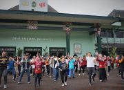 Jaga Kebugaran, Pemkot Ajak KPPS Senam Bersama dan Bagikan Multivitamin