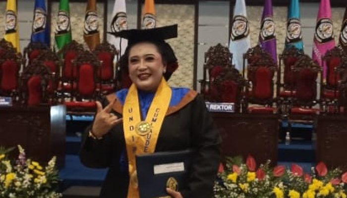 Berhasil Jadi Wisudawan S2 Terbaik, Bupati Terpilih Endah Subekti Kuntariningsih Bersyukur Pelantikan Diundur